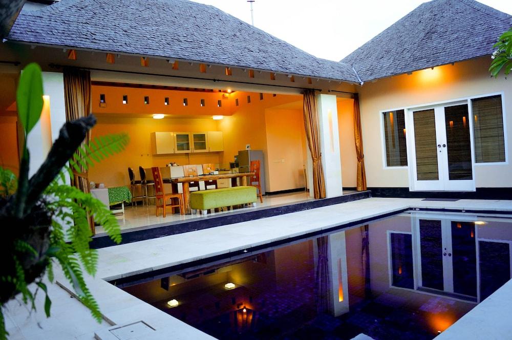 Kamuela Villas Seminyak Esterno foto